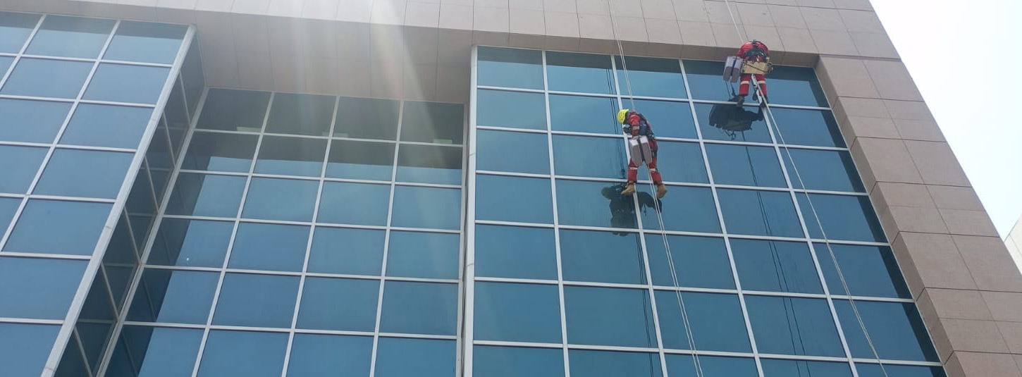 Rope-Access-Services-in-Dubai